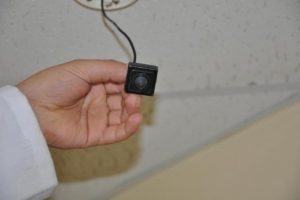 Hastanede yangın ikaz cihazlarına gizli kamera konulmasına 1 yıl 8 ay ceza