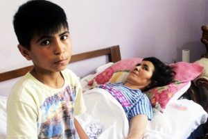 MS hastası anne ve ona bakan oğlu i&ccedil;in seferberlik