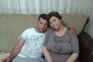 Eşinin &ouml;l&uuml;m&uuml;ne 3 g&uuml;n dayanabildi