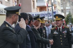 Ordunun zirvesinden taziye ziyareti
