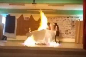 &Ouml;ğrenciler bir anda alevler i&ccedil;inde kaldı
