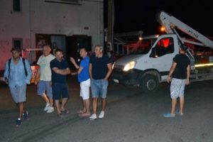 Trafo patlatan kalabalık!