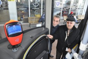 Bursa Gemlik otob&uuml;slerinde 65 yaş krizi