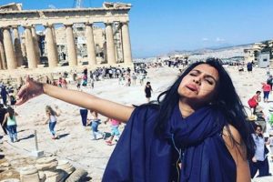 Kocası vize alamayınca balayına yalnız gitti