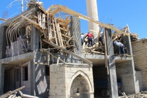 Cami inşaatında &ccedil;&ouml;kme: 1 &ouml;l&uuml;, 1 yaralı