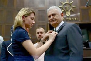Başkaban Binali Yıldırım'dan şaşırtan a&ccedil;ıklama: Acil servislere kız bakmaya gidiyorlar