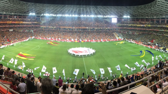 Galatasaray'a derbide &ccedil;ıkan olaylar nedeniyle ceza verildi