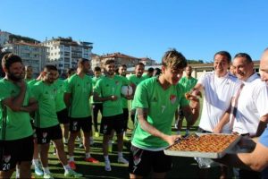 Elazığspor'la Samsunspor'a baklava