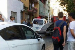 G&uuml;r&uuml;lt&uuml; yapan Suriyelileri uyaran baba-oğul bı&ccedil;aklandı