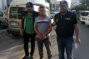 İzmir'de eş zamanlı ter&ouml;r baskınları: 11 g&ouml;zaltı