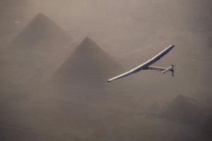G&uuml;neş enerjisiyle u&ccedil;an Solar Impulse iki g&uuml;n u&ccedil;up Kahire'ye indi
