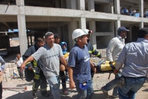 AVM inşaatında g&ouml;&ccedil;&uuml;k: 8 yaralı