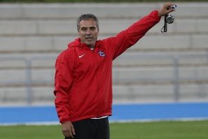 Trabzonspor teknik direkt&ouml;r&uuml; Ersun Yanal, h&uuml;cum futbolunu aşılıyor