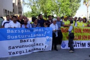 İzmir'de 29 kişi izinsiz g&ouml;steriden yargılanıyor