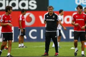Beşiktaş, basına kapalı yaptığı antrenmanla &ccedil;alışmalarını s&uuml;rd&uuml;rd&uuml;