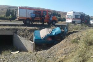 Şarampole u&ccedil;an otomobildeki 5 kişi &ouml;ld&uuml;
