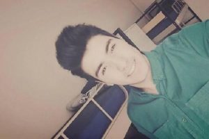 Devrilen motosikletin s&uuml;r&uuml;c&uuml;s&uuml; liseli gen&ccedil; &ouml;ld&uuml;