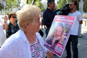 &Ouml;ld&uuml;r&uuml;len Bursalı Dilay G&uuml;l'&uuml;n anneannesi: Katil deliyse okul onu neden aldı?