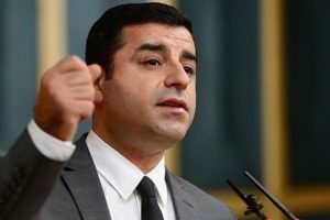 Demirtaş'tan Bah&ccedil;eli'yi kızdıracak s&ouml;zler! "Tıpış tıpış ifade vermeye gitti"