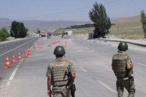 Ş&uuml;pheli teneke, G&uuml;rbulak Sınır Kapısı'nı kapattırdı