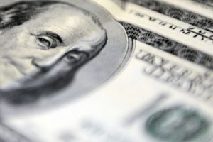 Dolar beklentisi d&uuml;şt&uuml;, b&uuml;y&uuml;me sabit kaldı