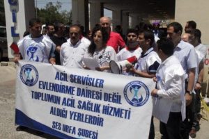 Şanlıurfa'da sağlık&ccedil;ılardan Başbakan'a 'kız bakma' tepkisi