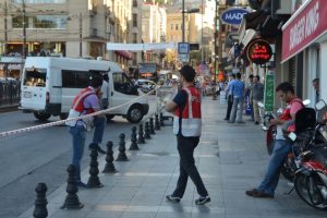 İstanbul'da ş&uuml;pheli paketten mangal k&ouml;m&uuml;r&uuml; &ccedil;ıktı
