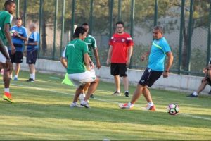 Bursaspor &ouml;nce salonda, sonra sahada terledi