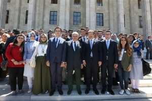 Nil&uuml;ferli Ak Gen&ccedil;ler TBMM'yi ziyaret etti