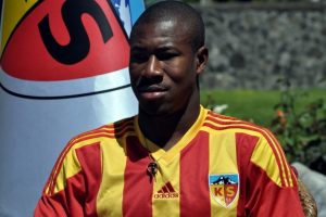 Nakoulma Kayseri ile imzaladı