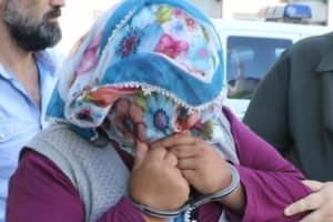 Samsun'da anne, &ouml;z kızlarına fuhuş yaptırmaktan tutuklandı