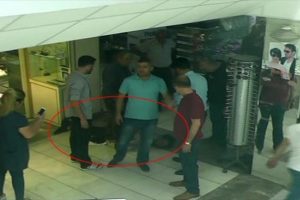 G&uuml;venlik elbisesi ve gaz maskesiyle soygun girişimi