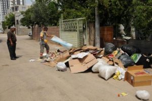 Şizofreni hastasının evinde 1 kamyon &ccedil;&ouml;p &ccedil;ıktı