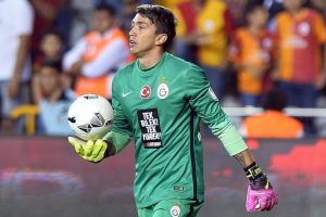 Muslera kampa katılıyor