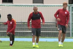 Galatasaray kamp &ccedil;alışmalarını s&uuml;rd&uuml;r&uuml;yor
