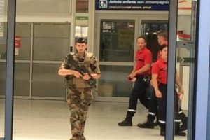 Nice Havalimanı tahliye ediliyor!