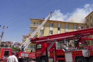 Aksaray'da yangın, paniğe neden oldu