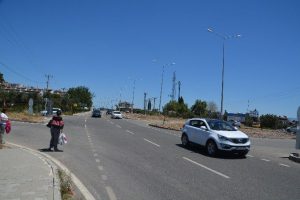 Trafik ışığı olmayan kavşak, tehlike sa&ccedil;ıyor