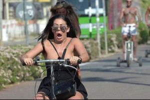 Mini elbiseyle scooter!