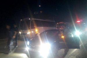 Isparta'da polis kışladan &ccedil;ıkan konvoyun &ouml;n&uuml;n&uuml; kesti