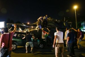 İstanbul ve Sakarya'da sokağa &ccedil;ıkanlara ateş a&ccedil;ıldı