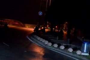 İstanbul'da polisle &ccedil;atışan darbeci askerler teslim oldu