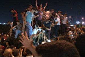 Erdoğan'ı İstanbul'da y&uuml;zbinler karşıladı