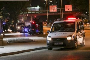 Genelkurmay'da polisten askerlere &ccedil;ağrı: Teslim olun