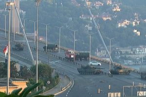 Polis 'teslim ol' &ccedil;ağrısı yaptı