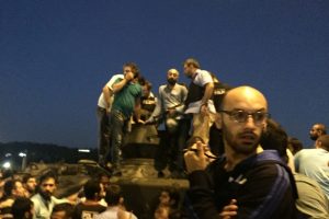 Lin&ccedil; edilmek istenilen asker tank i&ccedil;inde mahsur kaldı