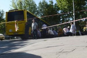 &Ccedil;evreye rastgele ateş a&ccedil;an tanktaki asker ele ge&ccedil;irildi