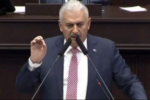 Başbakan Binali Yıldırım: Meydanları boşaltmayın!