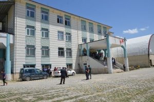 Askeri kalkışma Y&uuml;ksekova'da protesto edildi