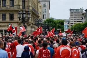 Almanya'daki T&uuml;rklerden darbe girişimine tepki